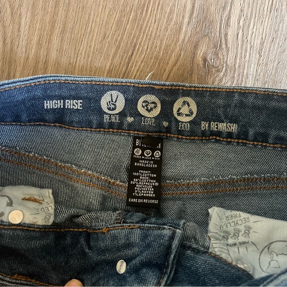 High Rise Flare Jeans - Picture 5 of 6